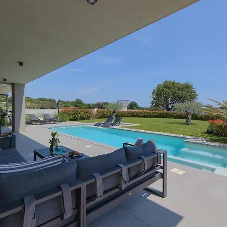 4 Bedroom Gorgeous Home In Pomer * Pomer