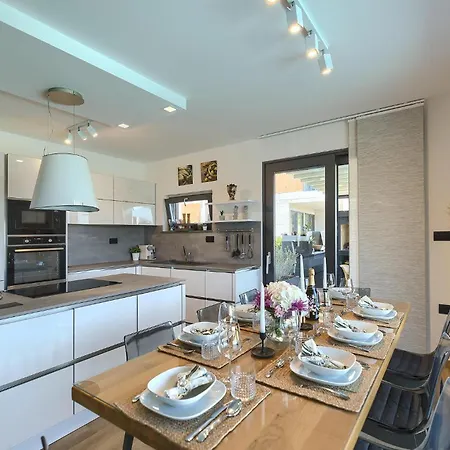 4 Bedroom Gorgeous Home In Pomer Holiday home