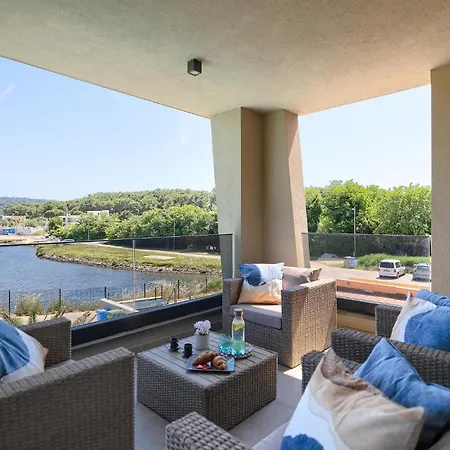 Holiday home 4 Bedroom Gorgeous Home In Pomer