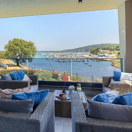 Holiday home 4 Bedroom Gorgeous Home In Pomer *